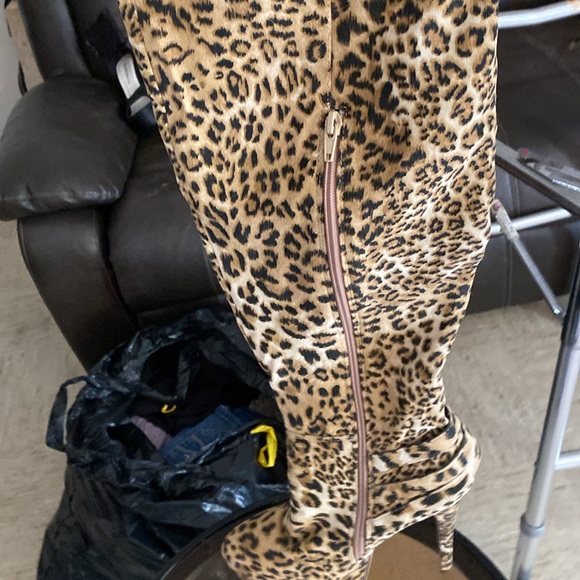 Women’s thigh high boots - Picture 3 of 14